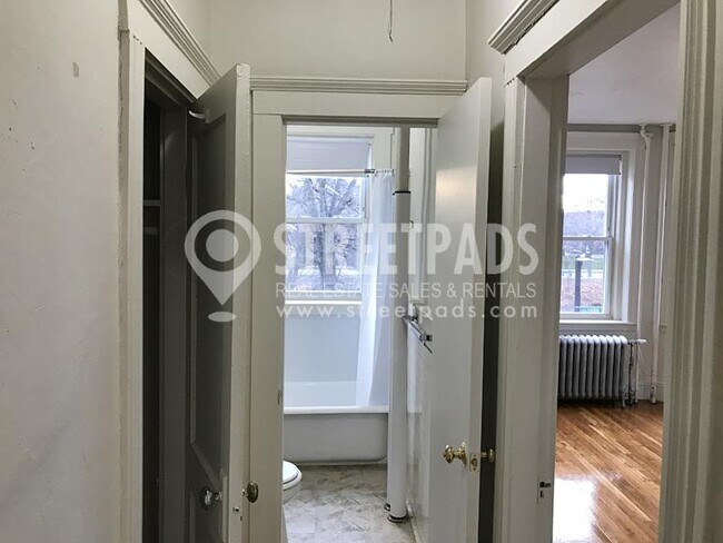 Building Photo - 1 bedroom in Boston MA 02215