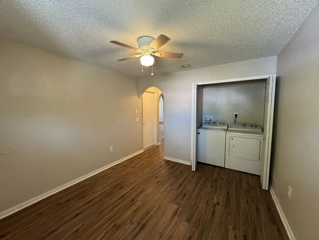 Building Photo - Spacious 4-Bedroom Home with 3 Full Baths in Whispering Trails – Pet Friendly!