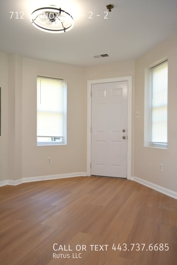 Building Photo - 712 Lennox St