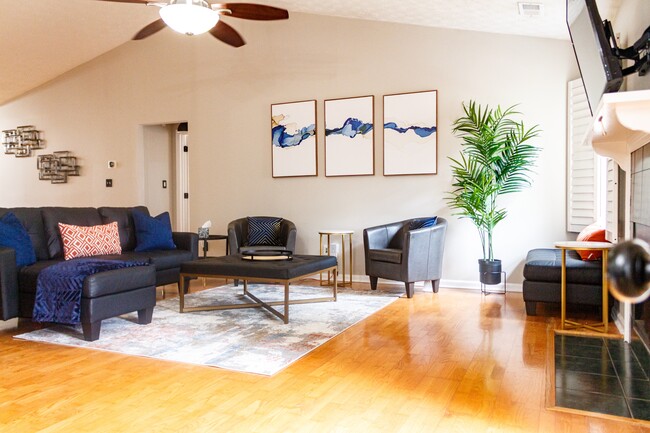 Building Photo - 279 Glen Cove Dr
