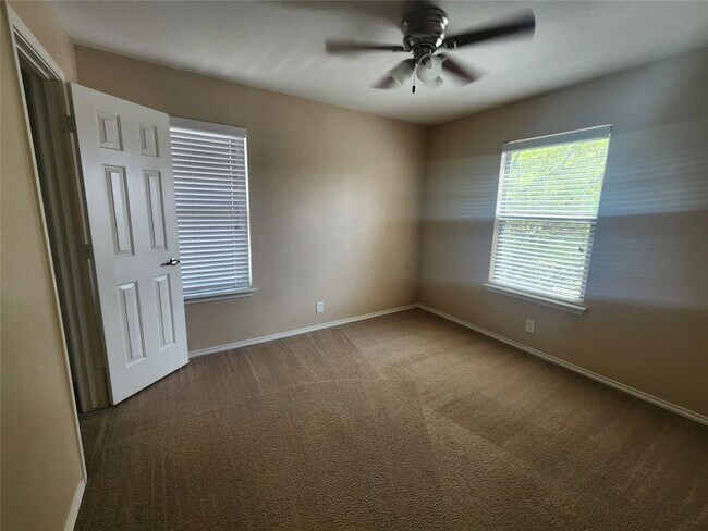 Building Photo - 9417 Edmundsbury Dr