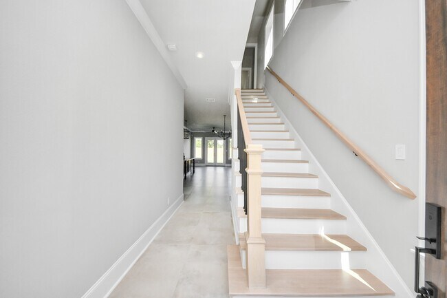 Building Photo - 6322 Milwee St