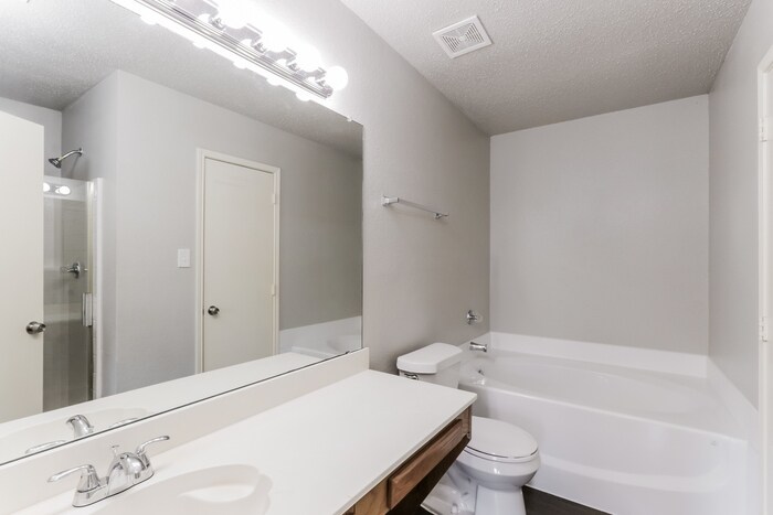 Building Photo - 2111 Dandelion Dr
