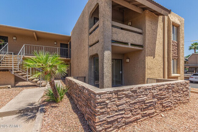 Primary Photo - 3825 E Camelback Rd