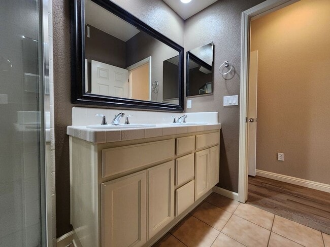 Building Photo - 4 Bedroom for Rent in NW Santa Rosa