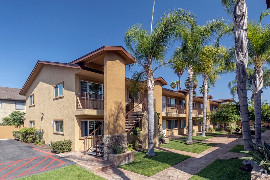 Primary Photo - El Palacio *$500 Off*