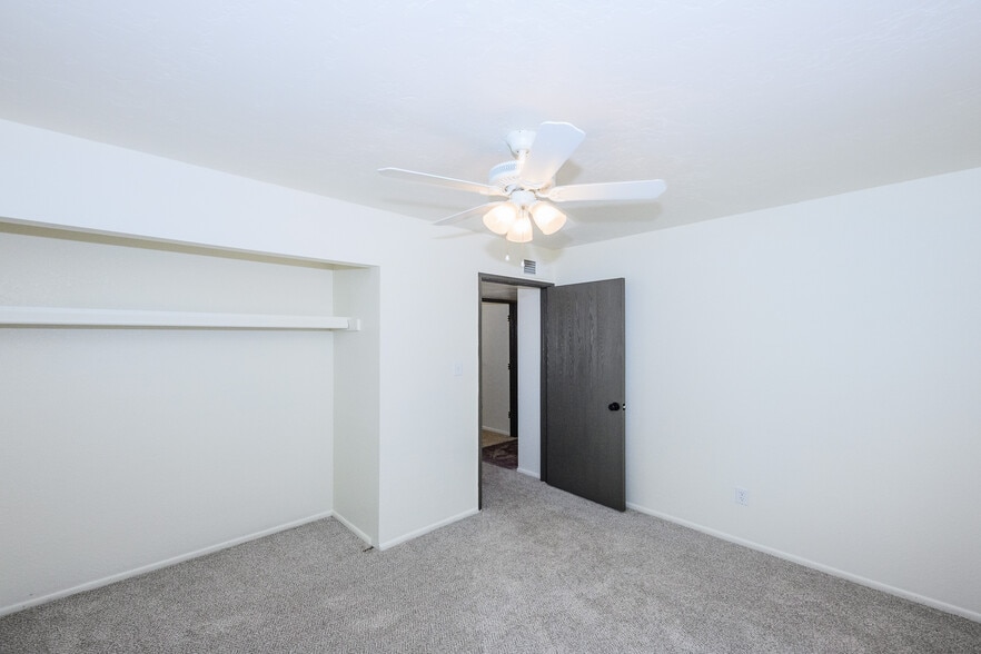 Bed 2 - 785 E Country Club Dr