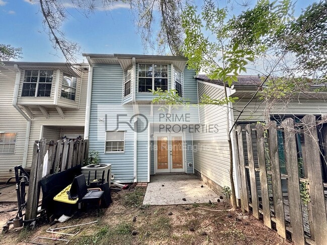 Building Photo - 5916 Dogwood Manor