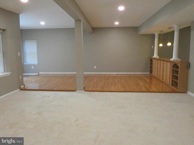 Building Photo - 6422 Lake Meadow Dr