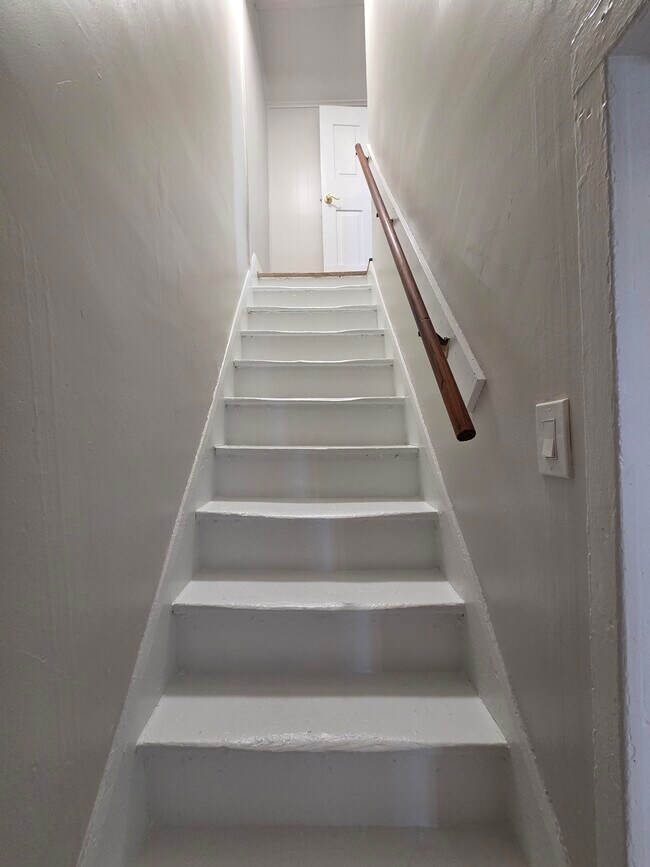 stairs to 2nd floor - 116 Mercer St