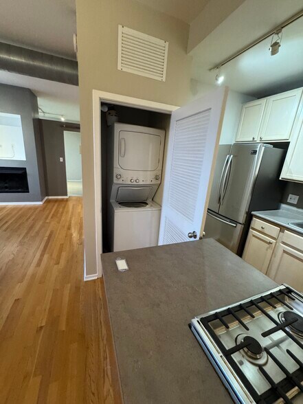 Laundry - 811 S Lytle St