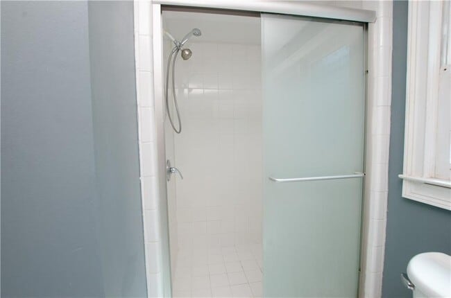 Building Photo - 1398 Woodmont Ln NW