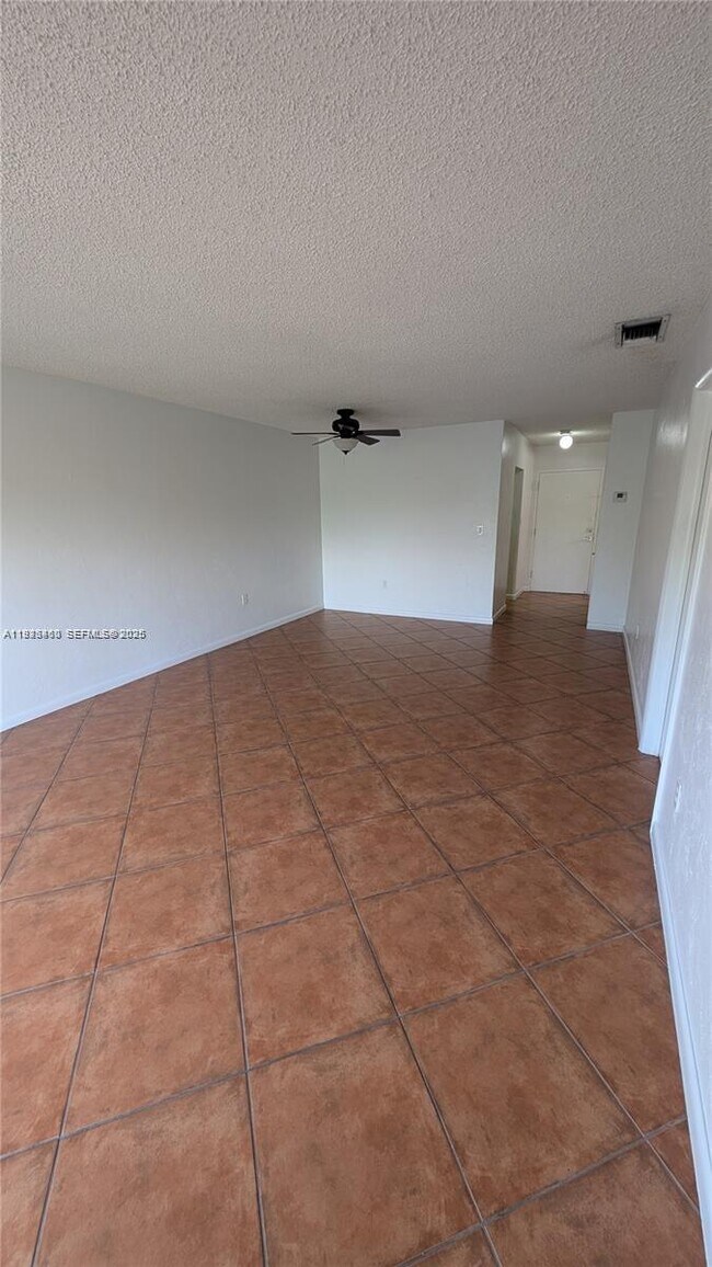 Building Photo - 2600 NE 135th St