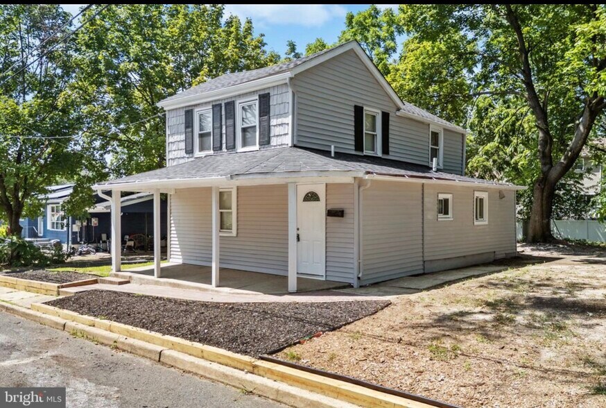 Building Photo - 27 E Phoenix Ave