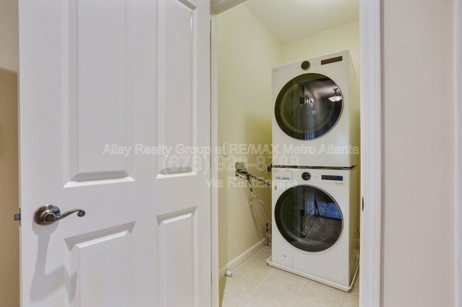 Building Photo - 2675 Rivers Edge Dr NE