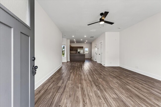 Building Photo - 319 Front Rdg Cir