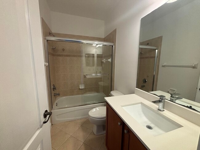 Building Photo - 2630 Creekside Dr