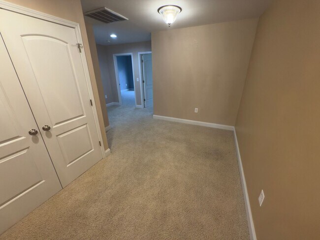 Building Photo - Christiansburg, 3 BR / 2.5 BA, Available Now
