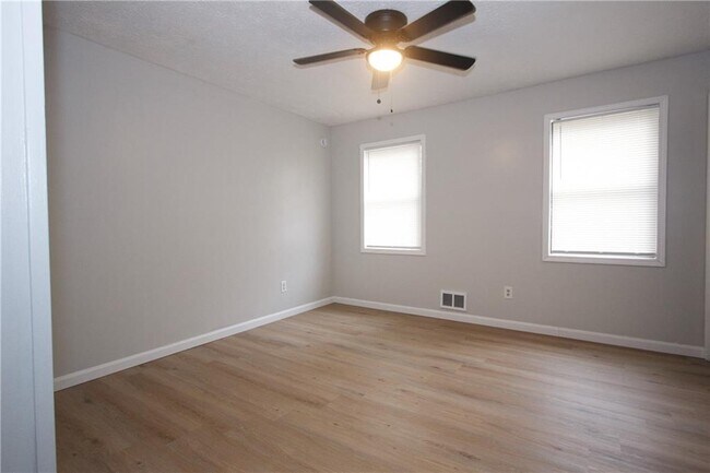 Building Photo - 948 Waverly Ct