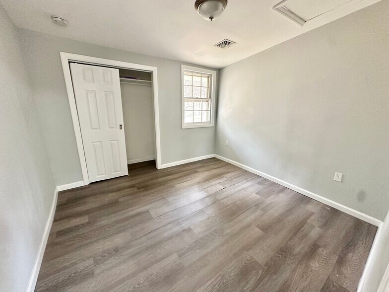 Building Photo - 63 Gentian St