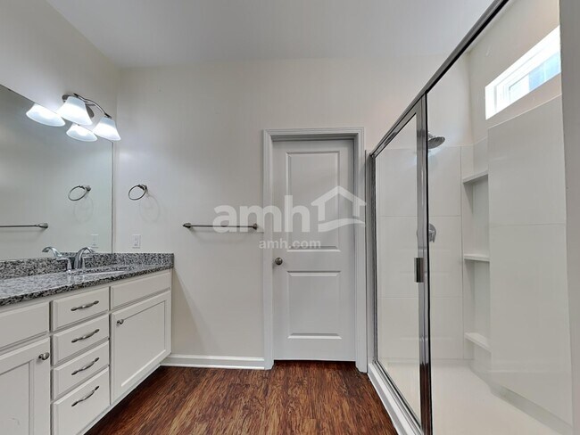 Building Photo - 330 Crabapple Cir