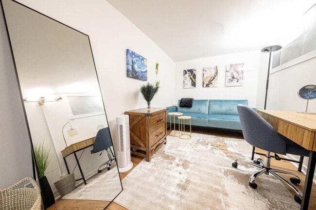 Building Photo - 330 E 74th St