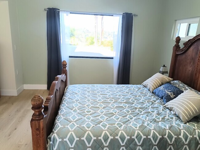 Building Photo - 1620-1624 York Dr