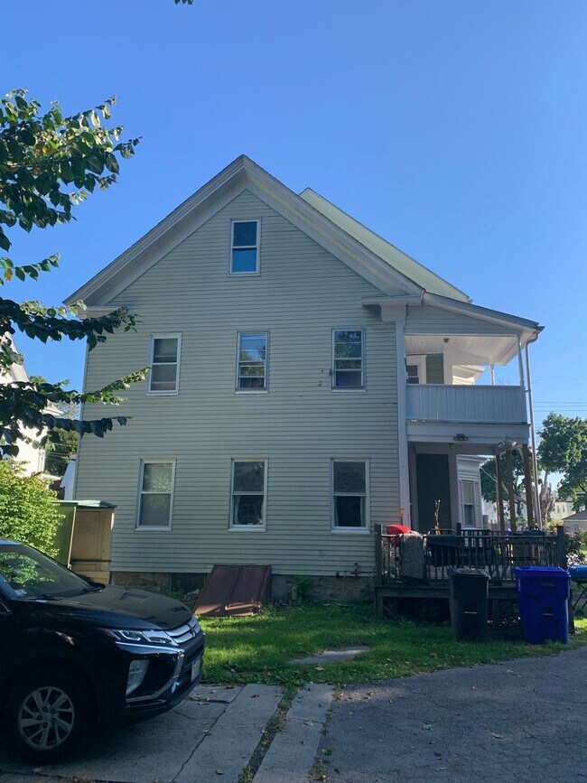 Building Photo - 35 E Walnut St