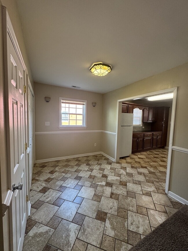 Building Photo - 503 Nelson Dr