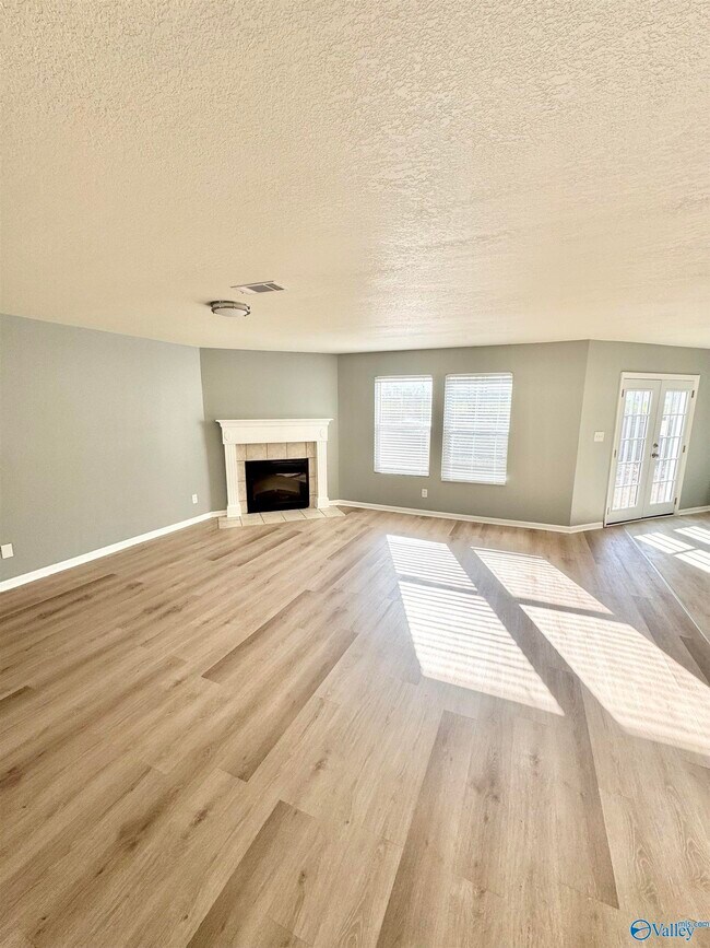 Building Photo - 207 Millbury Ct