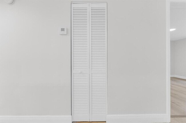 Building Photo - 1256 S Military Trail