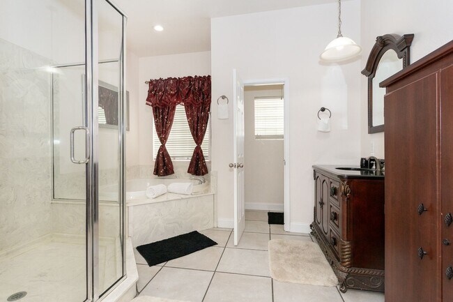 Building Photo - 3 Bedroom House in Addis with Pool, Gazebo...