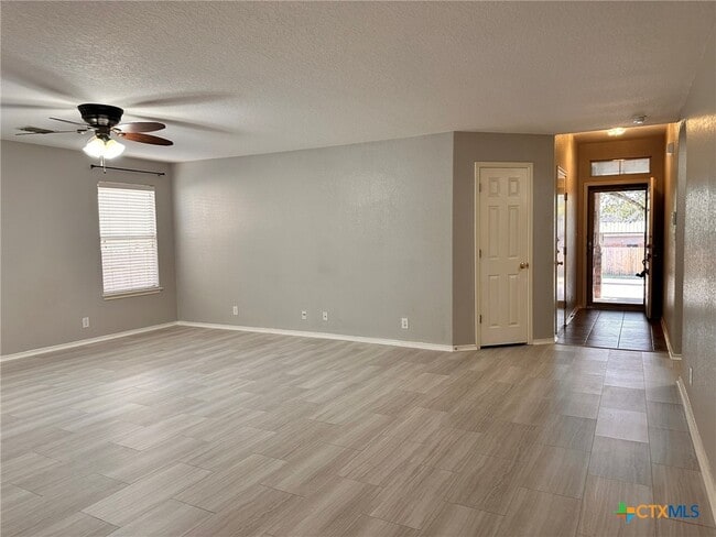 Building Photo - 2384 Medina Dr