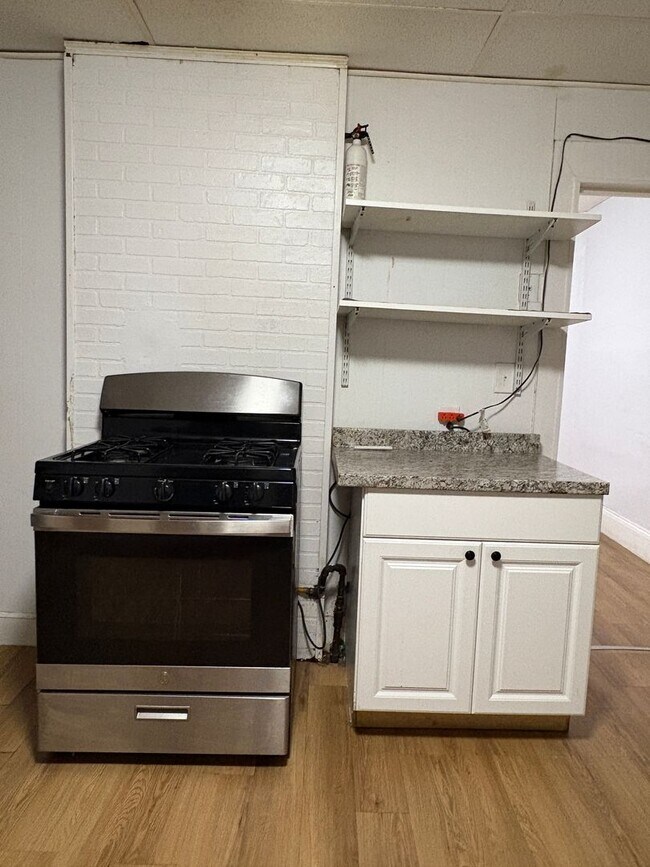 Building Photo - 58-60 Temple Street