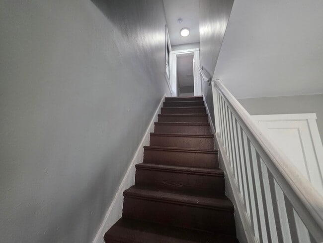 Building Photo - Newly updated 3 bedroom 1 bath house in Upper Hill!