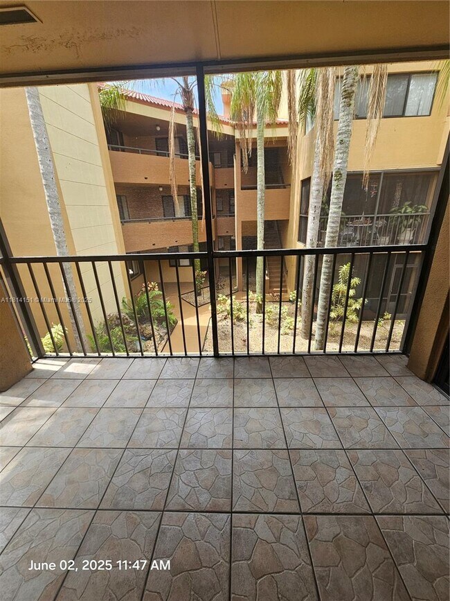 Building Photo - 15405 N Miami Lakeway