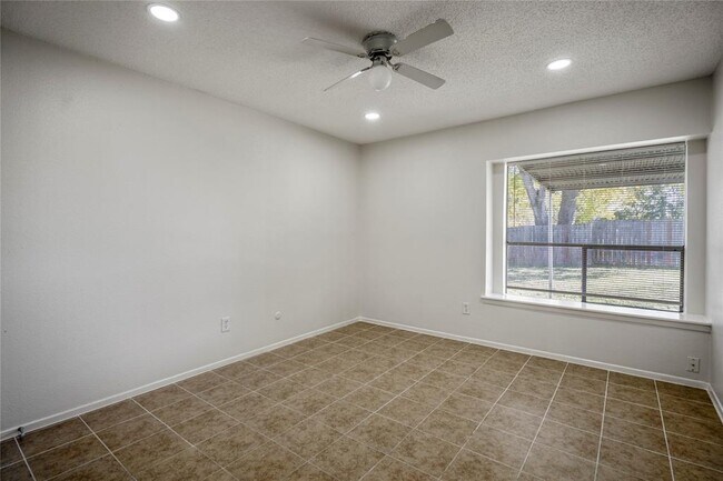 Building Photo - 11030 Hidden Bend Dr