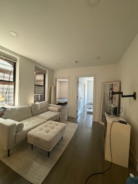 Building Photo - 4 Joy St