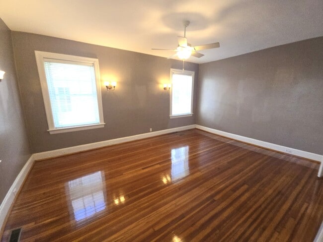 Building Photo - 800 Graydon Ave