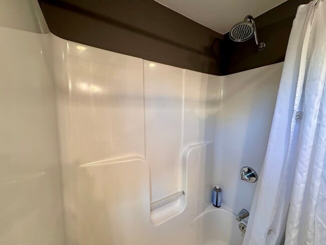 Building Photo - 7 Hardy St