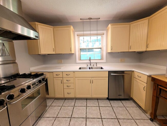 Building Photo - 133 Glenrochie Dr