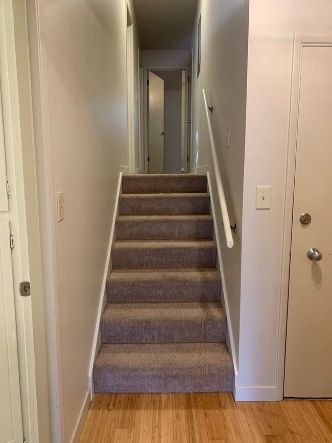 Building Photo - 2BR/1.5 Bath in a quiet Fremont neighborhood - Private balcony and shared backyard!