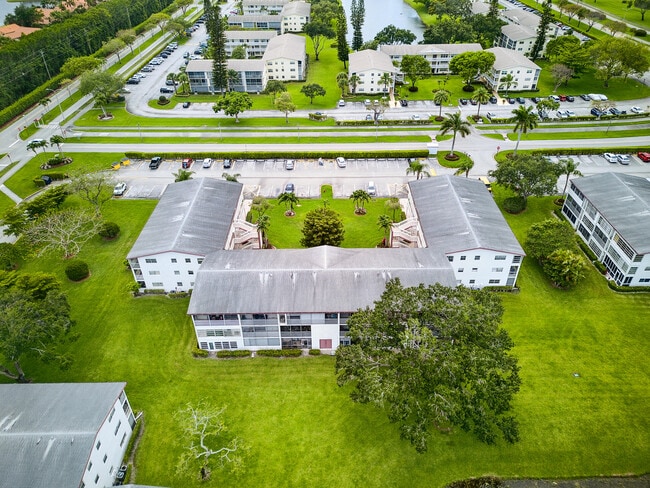 Building Photo - 96 Fanshaw C