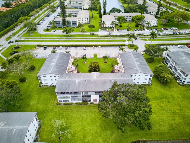Building Photo - 96 Fanshaw Dr