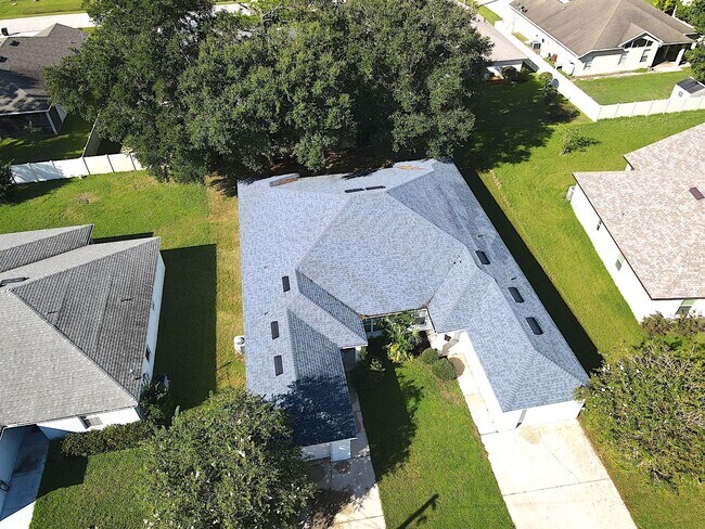 Building Photo - 41 Eton Ln