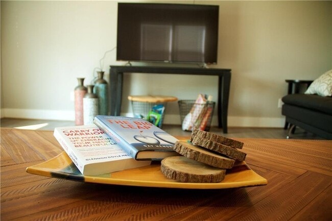 Building Photo - 1569 Brooks Ave