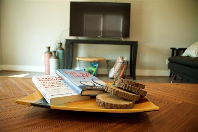 Building Photo - 1575 Brooks Ave