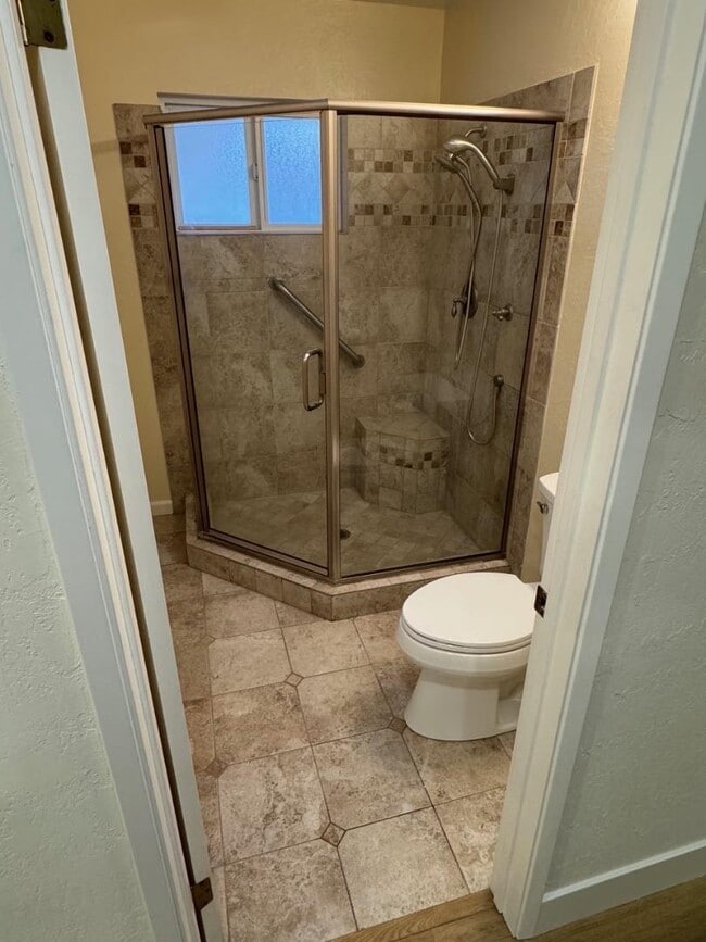 Building Photo - 1543 Willowbrook Dr