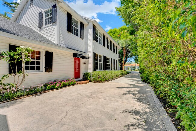 Building Photo - 306 N Swinton Ave