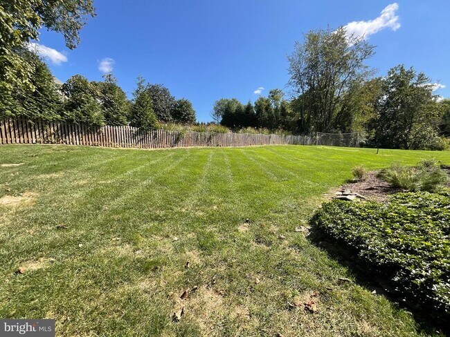 Building Photo - 9821 Days Farm Dr